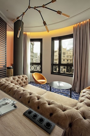 Minibar, in-room safe, desk, laptop workspace