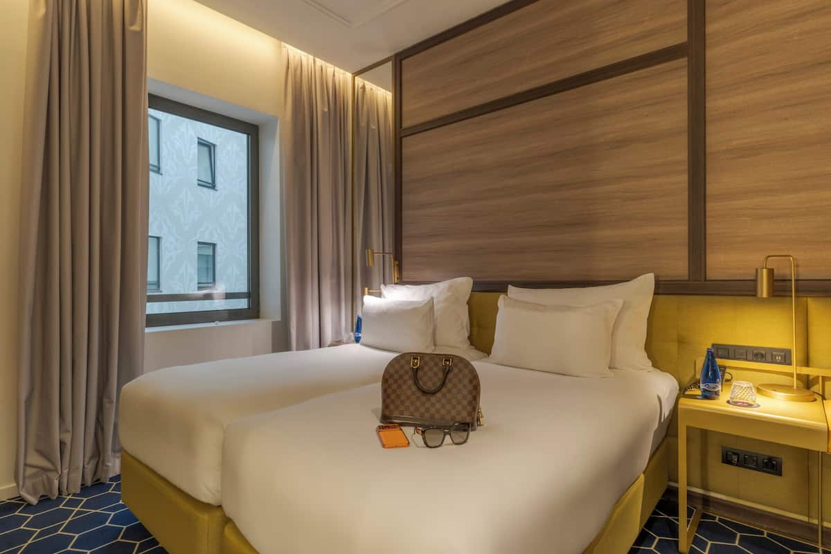 Superior Room | Minibar, in-room safe, desk, laptop workspace