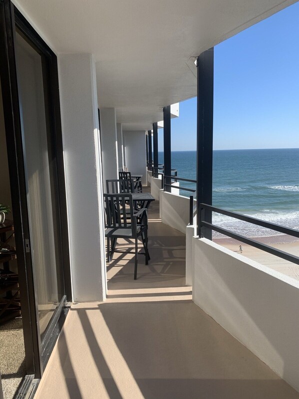 Outdoor dining - Gorgeous, Comfortable Ocean Front Condo (Daytona Beach)