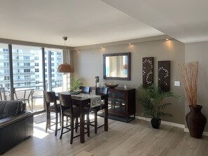 Dining - Gorgeous, Comfortable Ocean Front Condo (Daytona Beach)