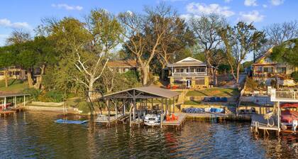 Private Boat Launch | Lakefront | Putting Green | Firepit