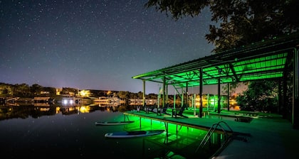 Private Boat Launch | Lakefront | Putting Green | Firepit