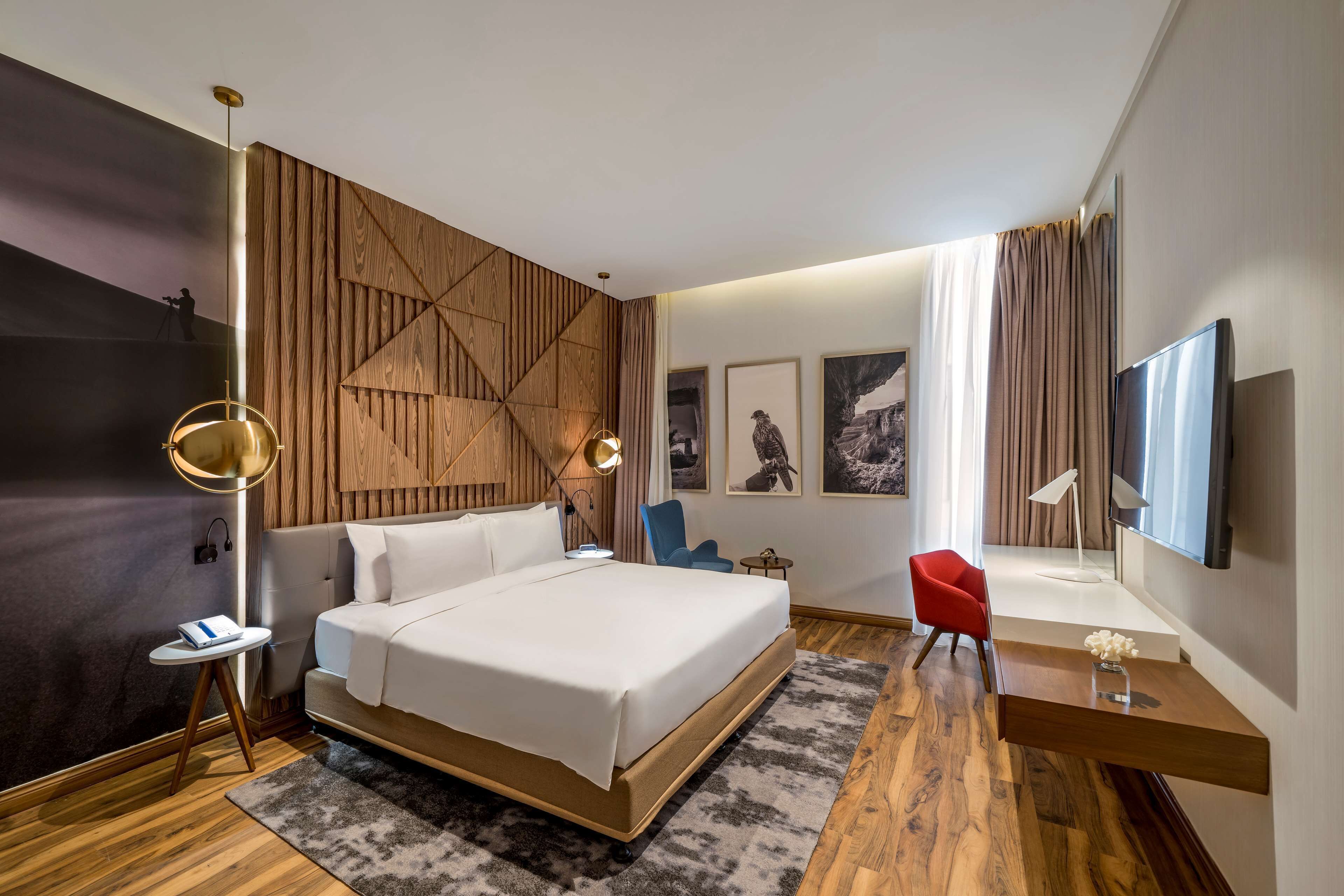 Minibar, in-room safe, individually decorated, individually furnished