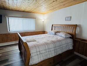 4 bedrooms, free WiFi, bed sheets