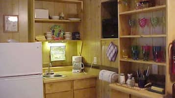 Refrigerador, microondas, cafetera y tetera y tostadora
