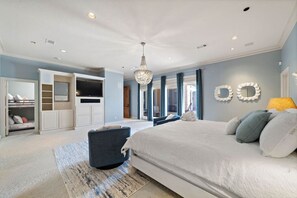 7 habitaciones, escritorio y tabla de planchar con plancha 
