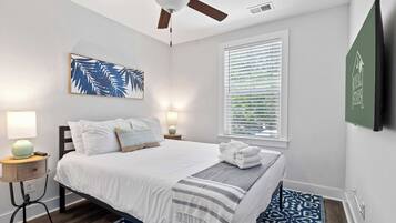 5 chambres, bureau, fer et planche à repasser, lit parapluie