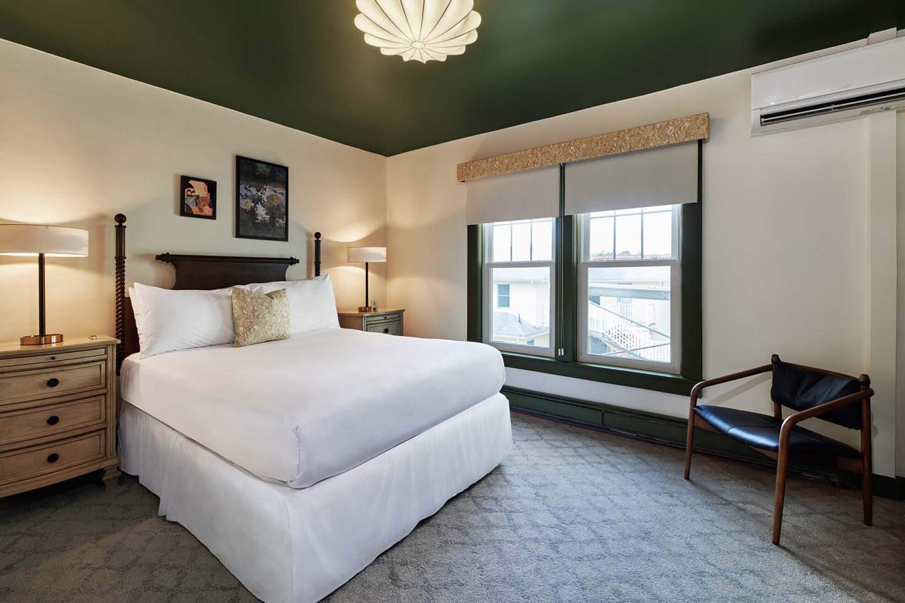 standard king | egyptian cotton sheets, premium bedding, free wifi, bed sheets