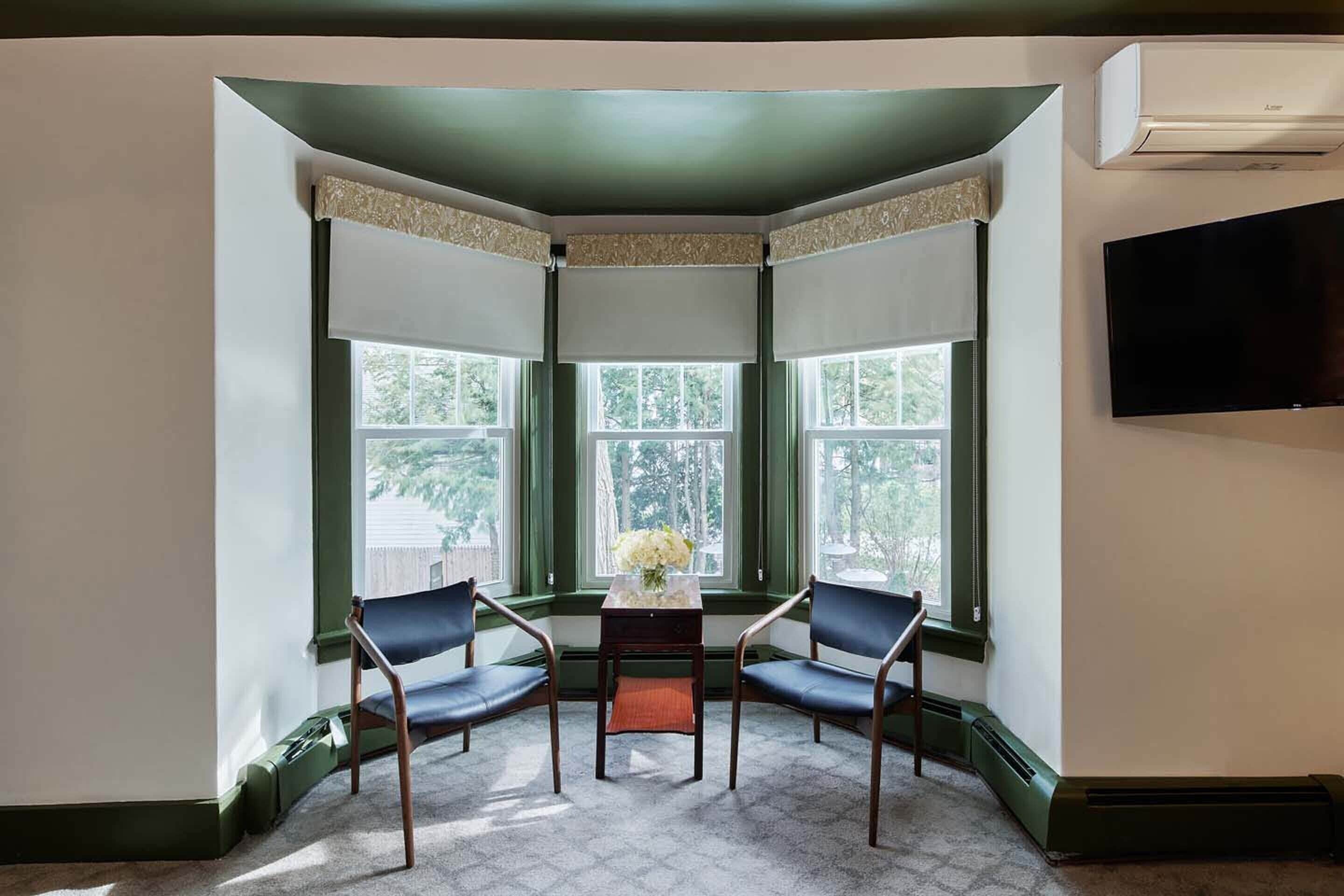 deluxe queen | egyptian cotton sheets, premium bedding, free wifi, bed sheets