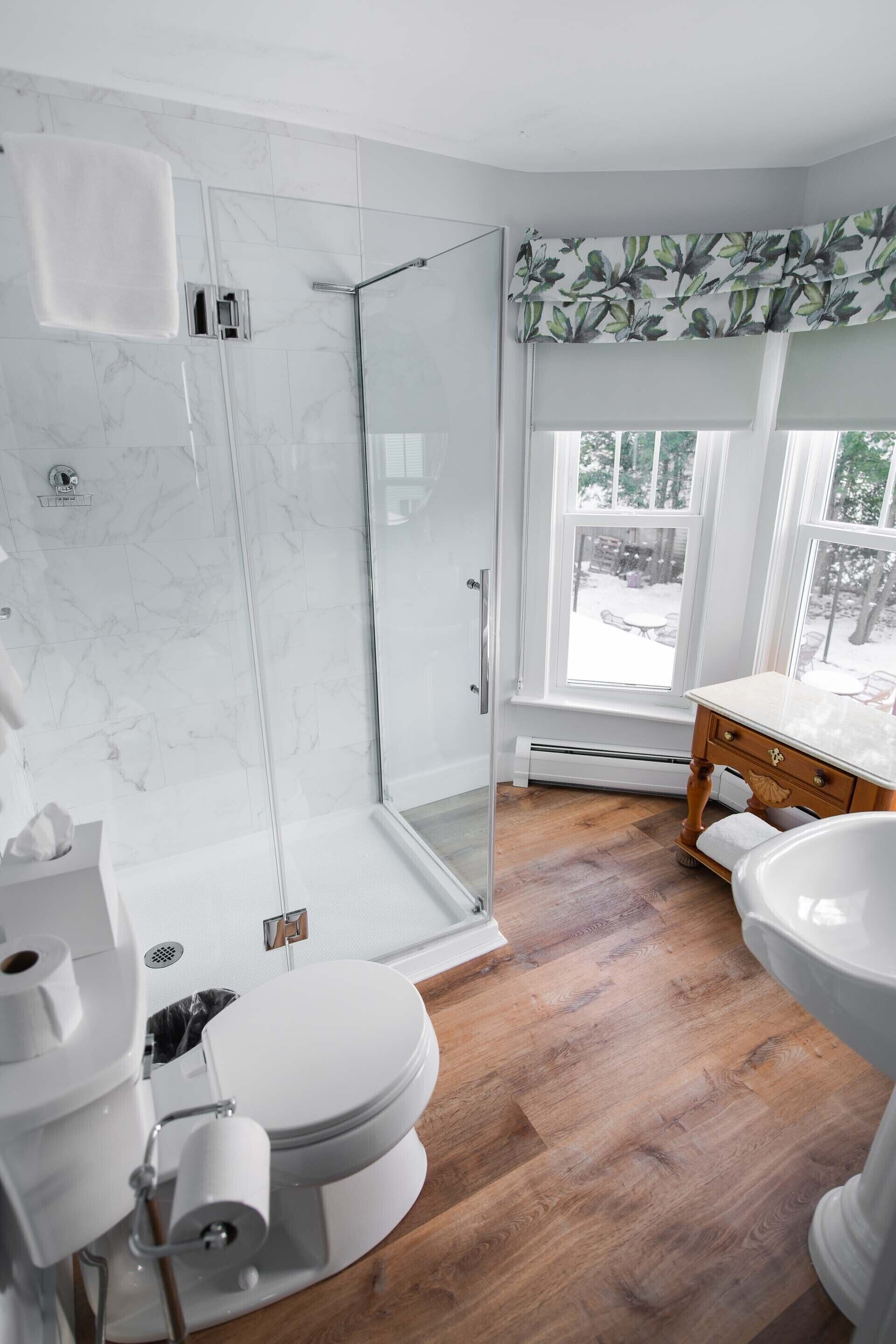 standard queen | bathroom | towels