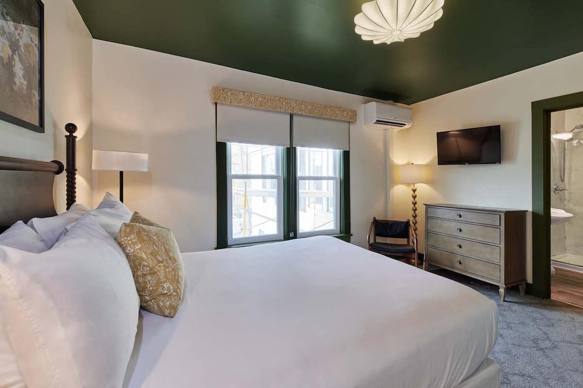 egyptian cotton sheets, premium bedding, free wifi, bed sheets