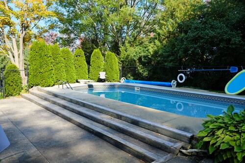 Blue Mountain Cottage on 3 Acres w/Private Pool