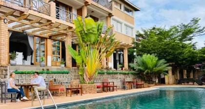 3 minutes from the Airport - 3 BR/1 Bathroom