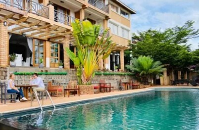 3 minutes from the Airport - 3 BR/1 Bathroom