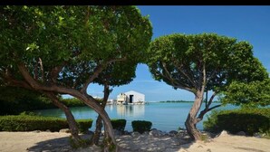 Property grounds - Waterfront villa Family Friendly 2 bedroom  (Duck Key)