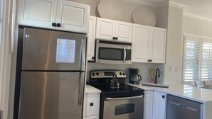 Private kitchen - Waterfront villa Family Friendly 2 bedroom  (Duck Key)