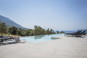 An infinity pool