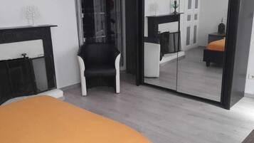 1 chambre, fer et planche Ă repasser