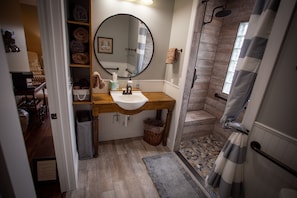 Combined shower/bathtub, hair dryer, towels, toilet paper