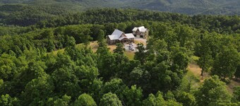 Luxury Lodge with Ride-In-Ride-Out Location - WiFi - Sweeping Mountain Views