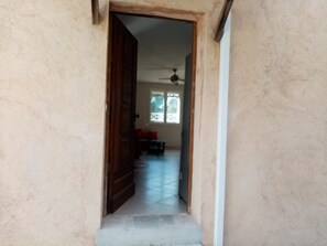 Interior - Villa of 70 m2 with terrace and garden 30 km from the port of Nice. hiking trail (Coaraze)