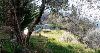 Villa de 70 m2 avec terrasse et jardin Ă 30 km du port de Nice. sentier de rand