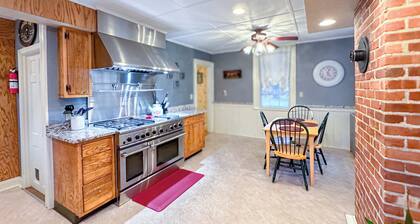 Charming estate on Norwich Green, near casinos