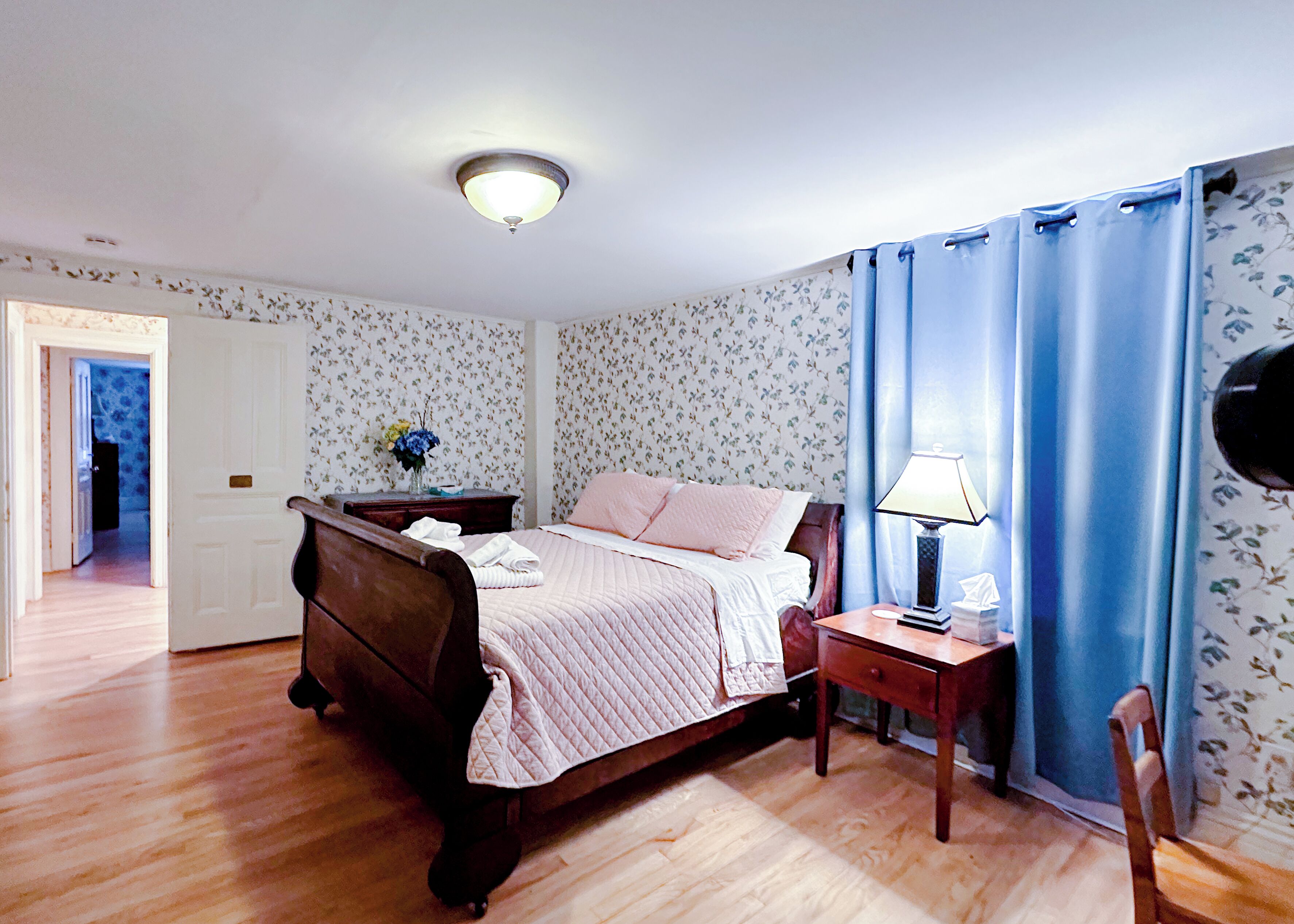 9 bedrooms, iron/ironing board, free WiFi, bed sheets