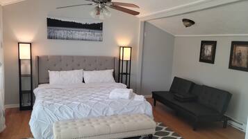 5 quartos, ferros/tábuas de passar roupa, berço de viagem