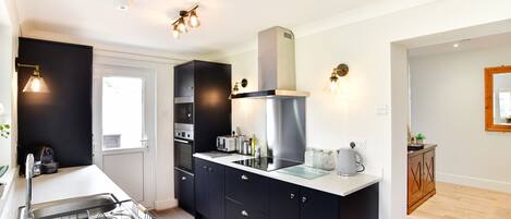 Maison Deluxe | Cuisine privée | Réfrigérateur grande capacité avec congélateur, un four