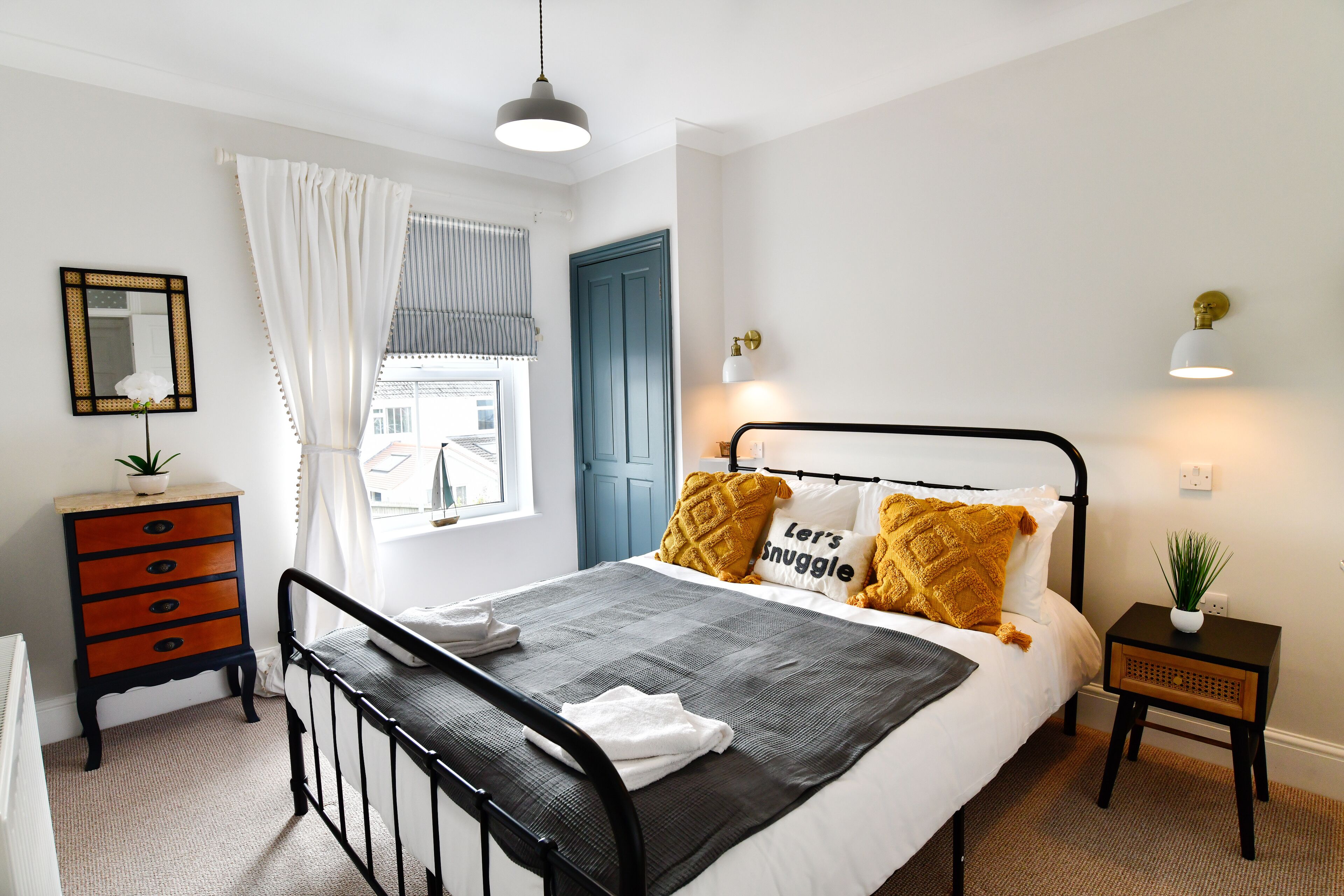 Deluxe House | 3 bedrooms, premium bedding, iron/ironing board, free cribs/infant beds