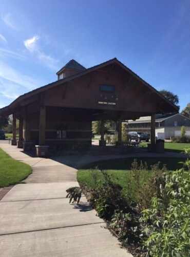 Beautifully remodeled 2 bed 104 Berkley Verona #6