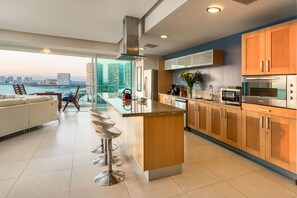 Fridge, microwave, oven, stovetop