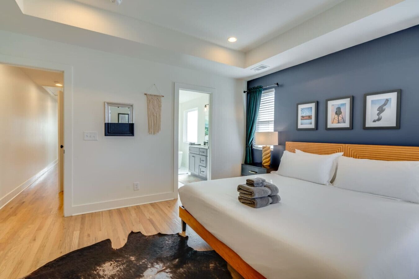 3 chambres, fer et planche à repasser, Wi-Fi, draps fournis