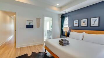 3 chambres, fer et planche à repasser, Wi-Fi, draps fournis