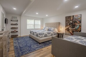 3 bedrooms, desk, iron/ironing board, travel cot