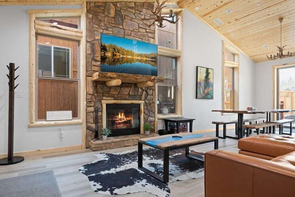 Cougar Creek -  Mountain Luxury w/AC, Game Room + Hot Tub