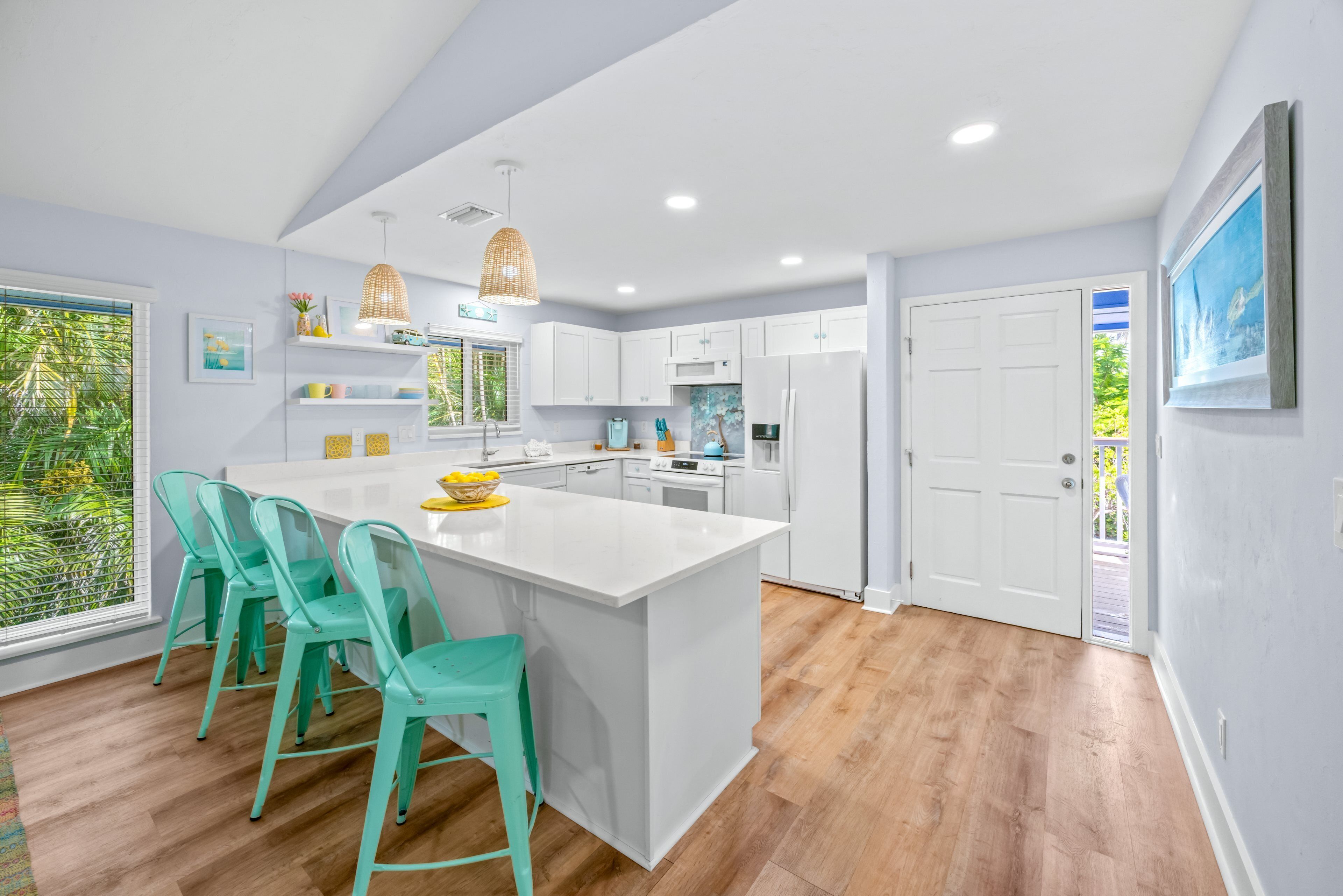 ثلاجة، ميكروويف، فرن، موقد طهي مسطح