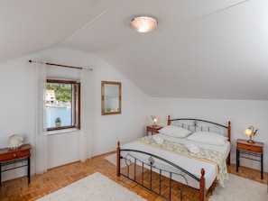 2 habitaciones, tabla de planchar con plancha, internet y ropa de cama 