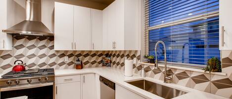 Townhome, Multiple Beds, Mountain View (908 Jerome St. (Unit 1)*) | Private kitchen | Fridge, oven, paper towels