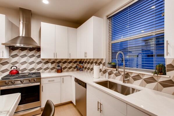 Townhome, Multiple Beds, Mountain View (908 Jerome St. (Unit 1)*) | Private kitchen | Fridge, oven, paper towels