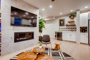 Townhome, Multiple Beds, Mountain View (908 Jerome St. (Unit 1)*) | Private kitchen | Fridge, oven, paper towels
