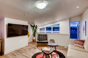 Townhome, Multiple Beds, Mountain View (908 Jerome St. (Unit 1)*) | Living room | TV