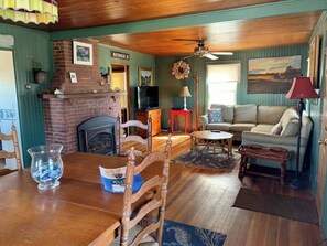 TV - Central Matunuck Bungalow (South Kingstown)