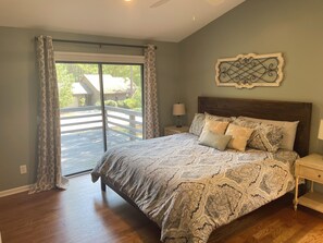 2 bedrooms, iron/ironing board, WiFi, bed sheets - Back on VRBO Pinehurst - Fully Renovated (Pinehurst)