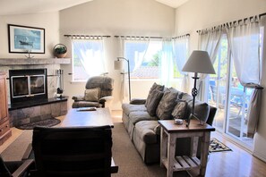 Smart-TV, Kamin, DVD-Player