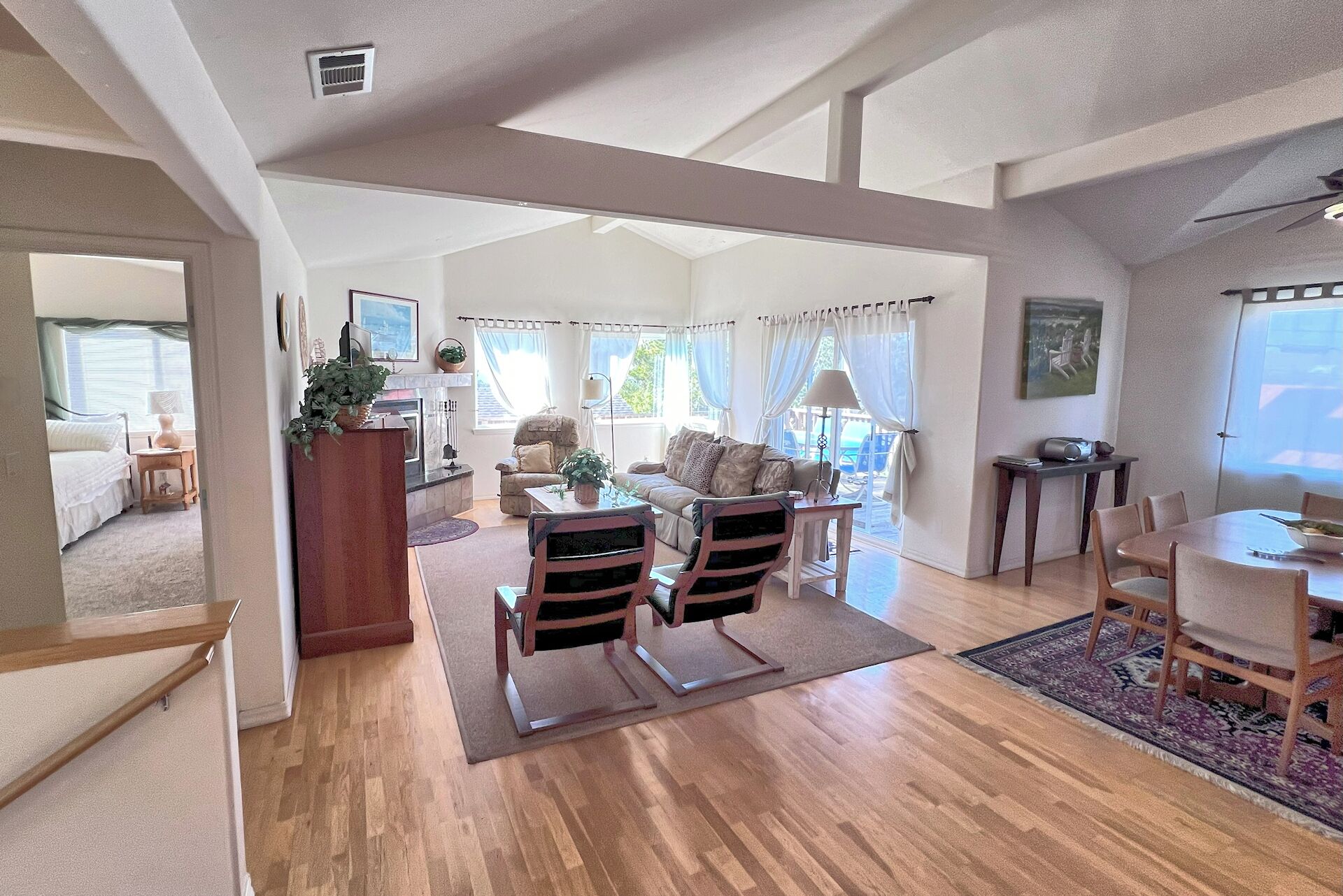 Smart TV, fireplace, DVD player