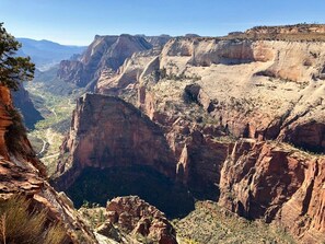 Exterior - Upscale with Mtn Views, Hot Tub, 25 Mins to Zion NP (La Verkin)