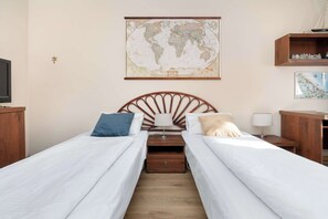 1 bedroom, iron/ironing board, WiFi, bed sheets - Comfortable Apartment 200 m from the Beach | Balcony | Workspace (Swinoujscie)