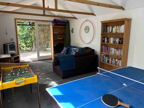 Smart TV, fireplace, ping pong, books - Cosy traditional cottage with parking and garden (Ryde)